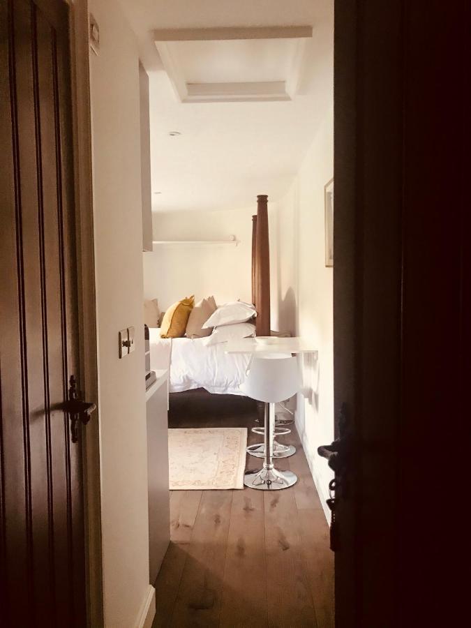 The Old Post Office Studio Apartment In A Beautiful Cotswold Village Cirencester Exterior foto